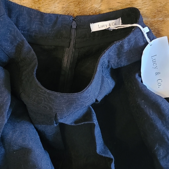 Black skirt jacquard material - Picture 2 of 3